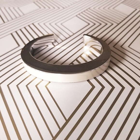 Calvin Klein Modern Minimalist Style Enamel Bracel - Picture 1 of 13